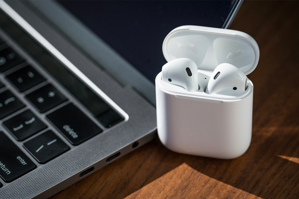 apple-airpods-wireless-charging-is-set-to-arrive-in-2019-main