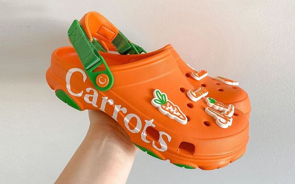 크록스 x 캐럿츠 협업 클로그 출시
