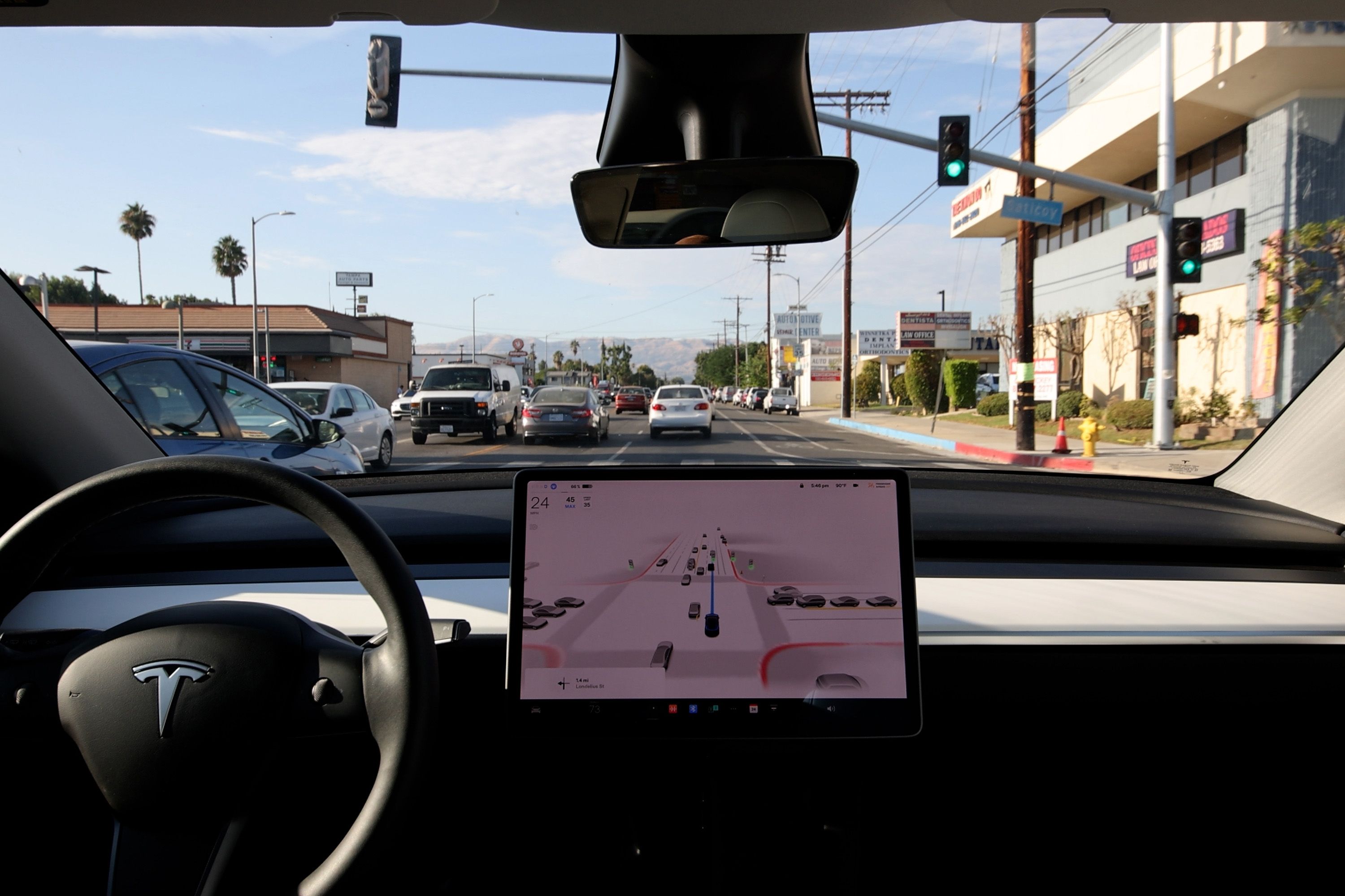 테슬라, 자율주행의 무료 체험 기회를 제공한다