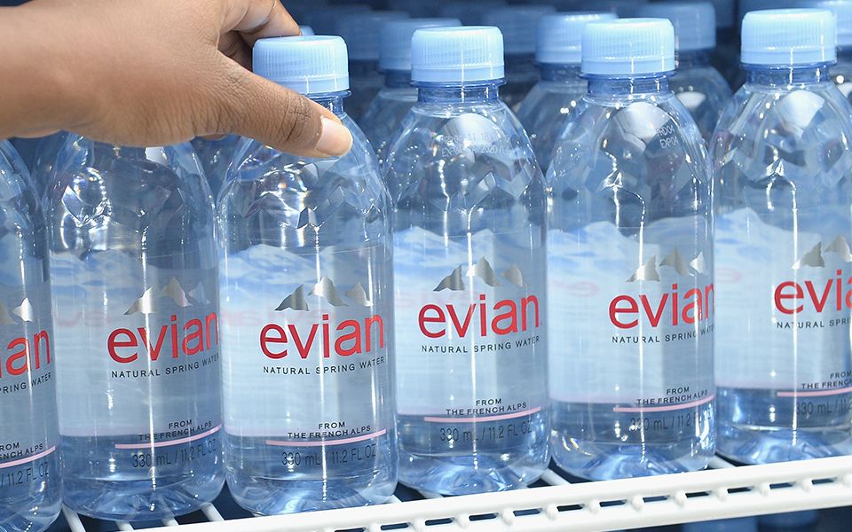 에비앙, 천연 광천수가 아닌 불법 정화수였다?
