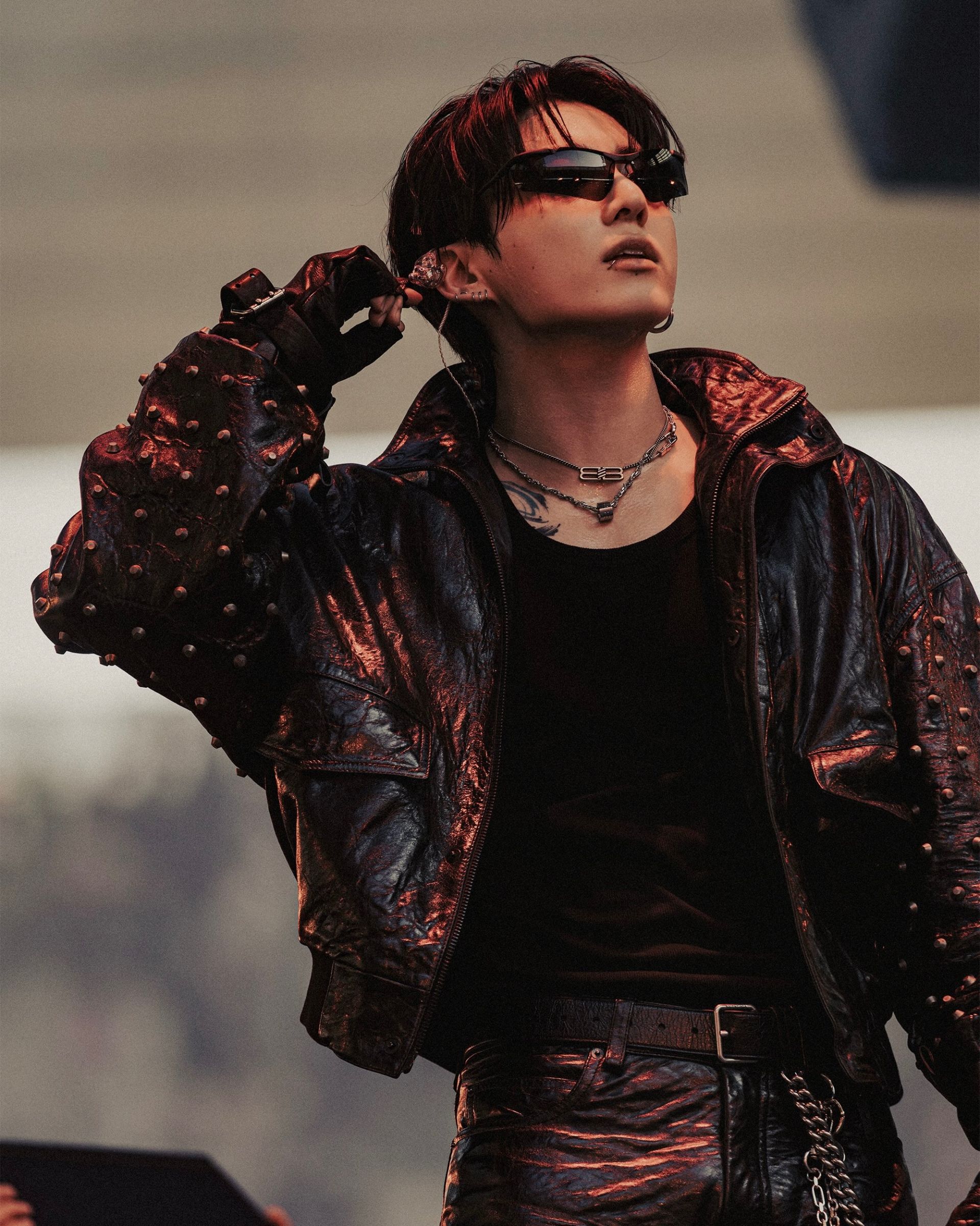 BALENCIAGA / @bts.bighitofficial 