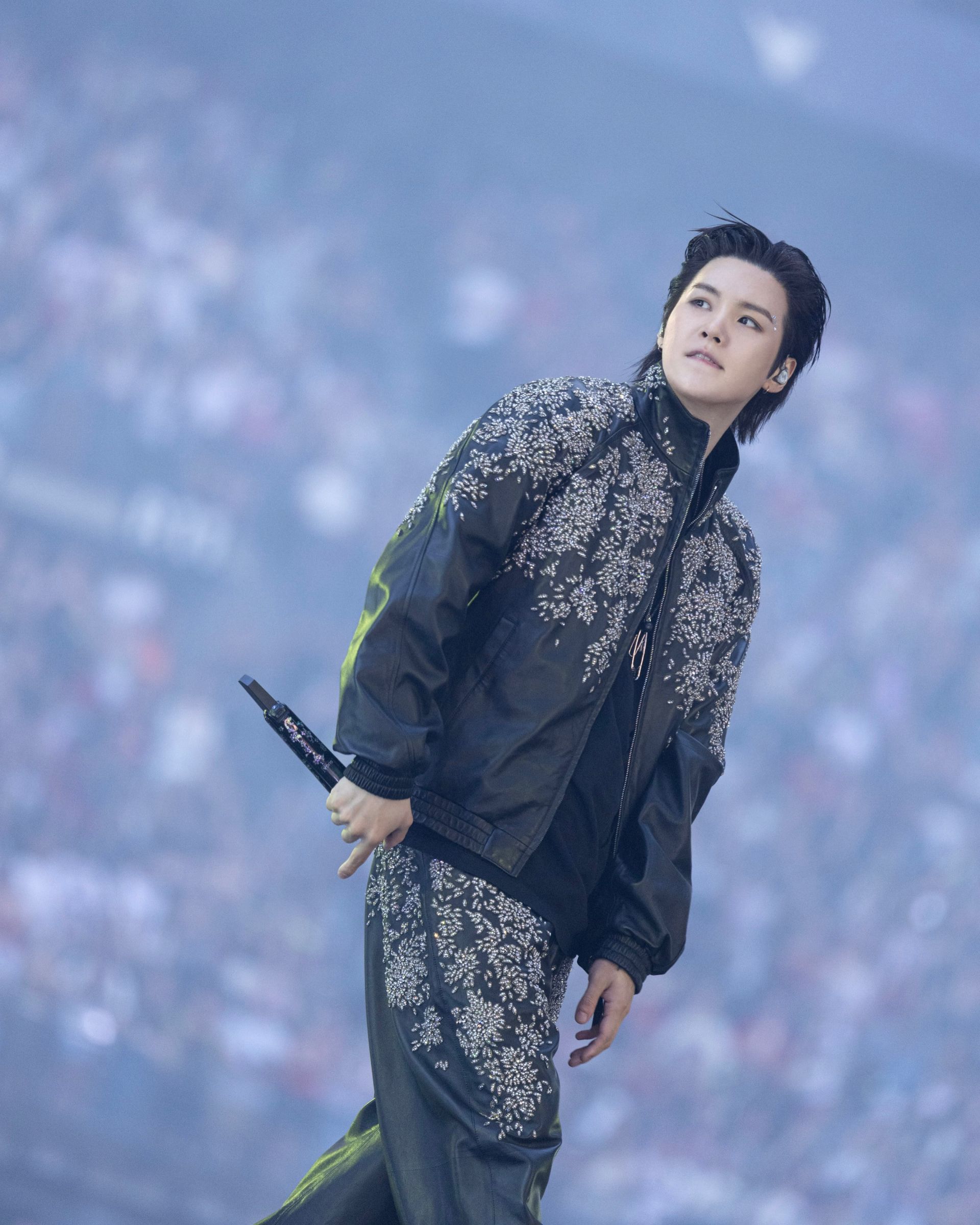 GIVENCHY / @bts.bighitofficial 