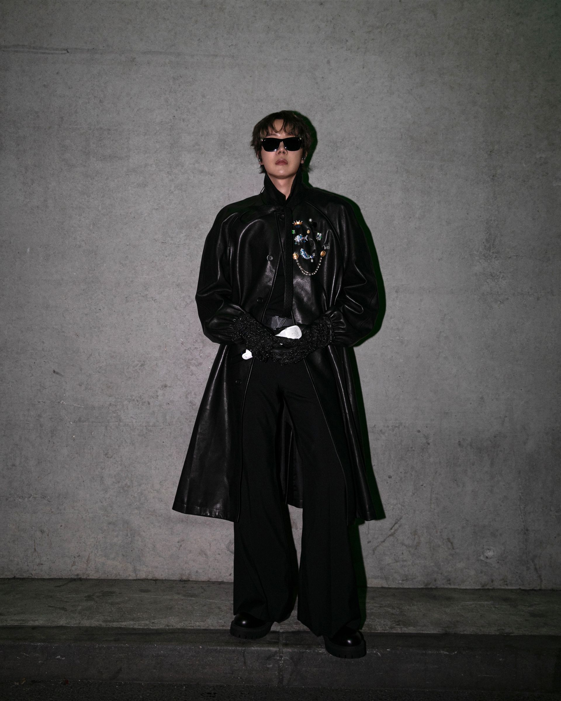 LOUIS VUITTON / @bts.bighitofficial 