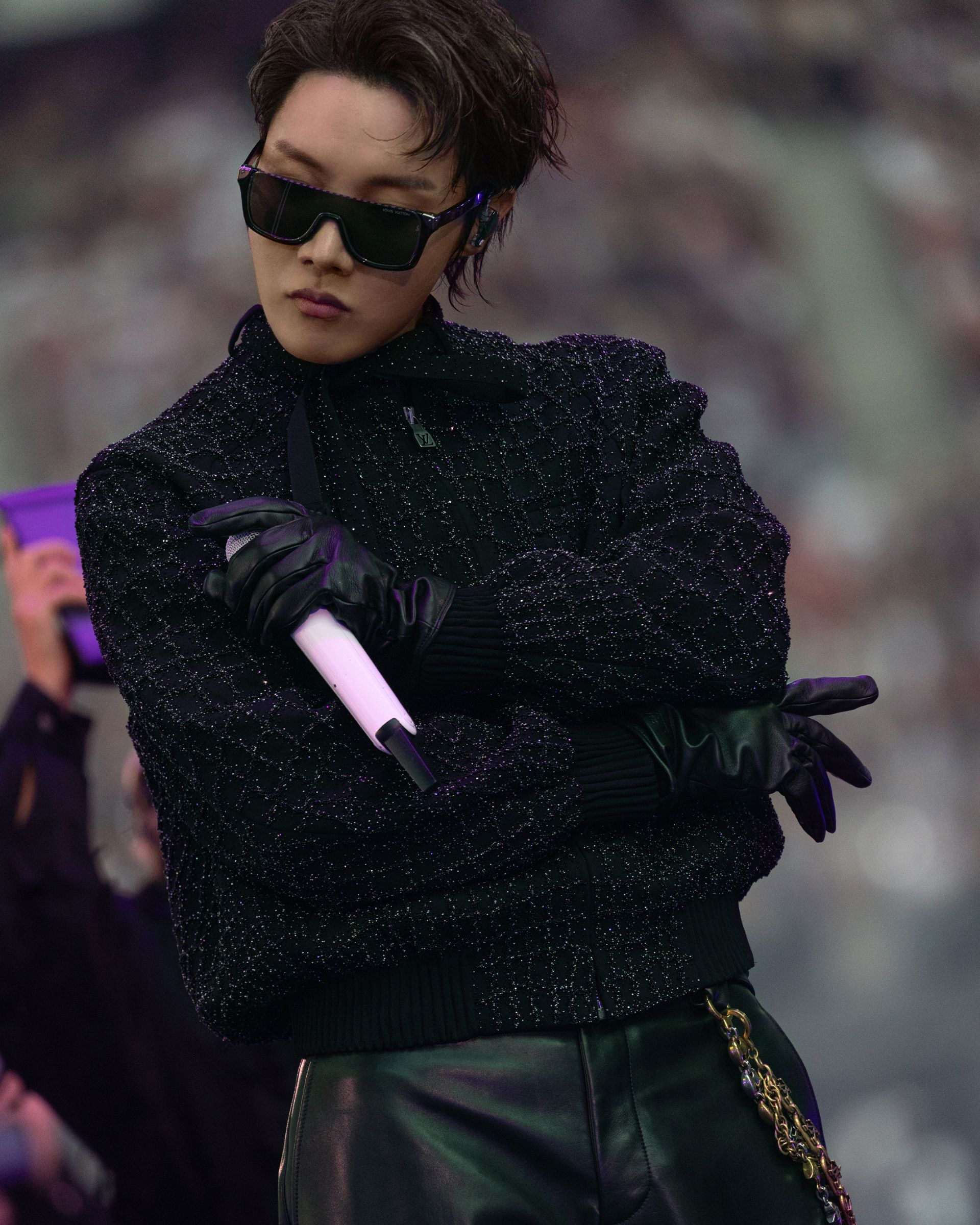 LOUIS VUITTON / @bts.bighitofficial 