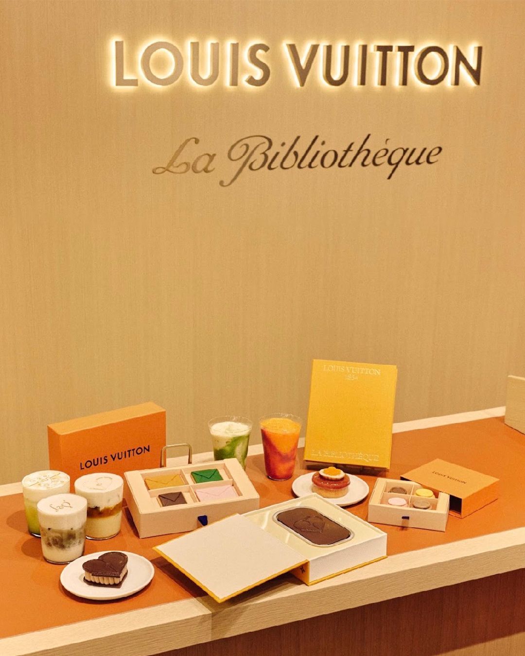 LOUIS VUITTON