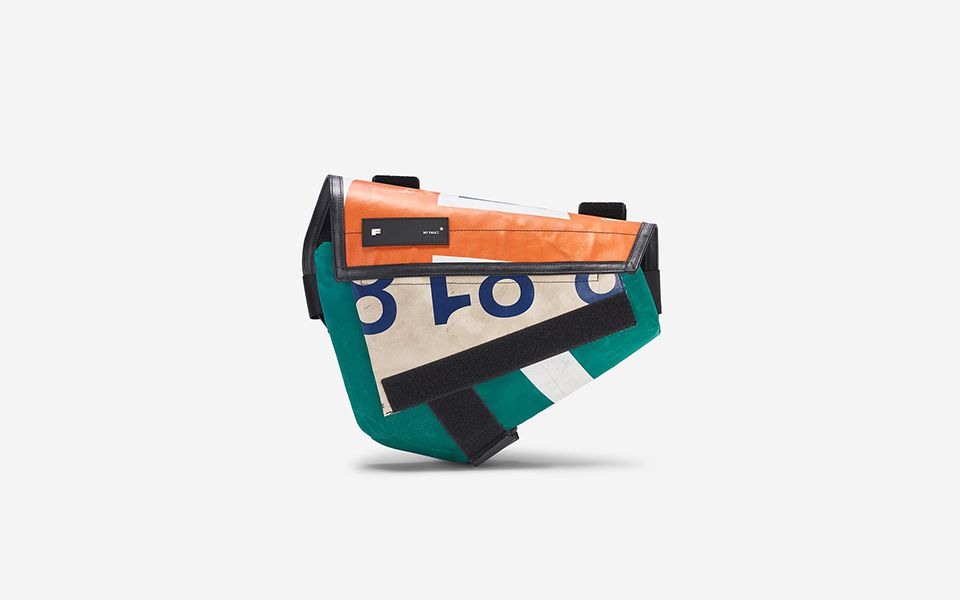 프라이탁, 커스터마이징 할 수 있는 힙백 F713 나이트라이더 출시