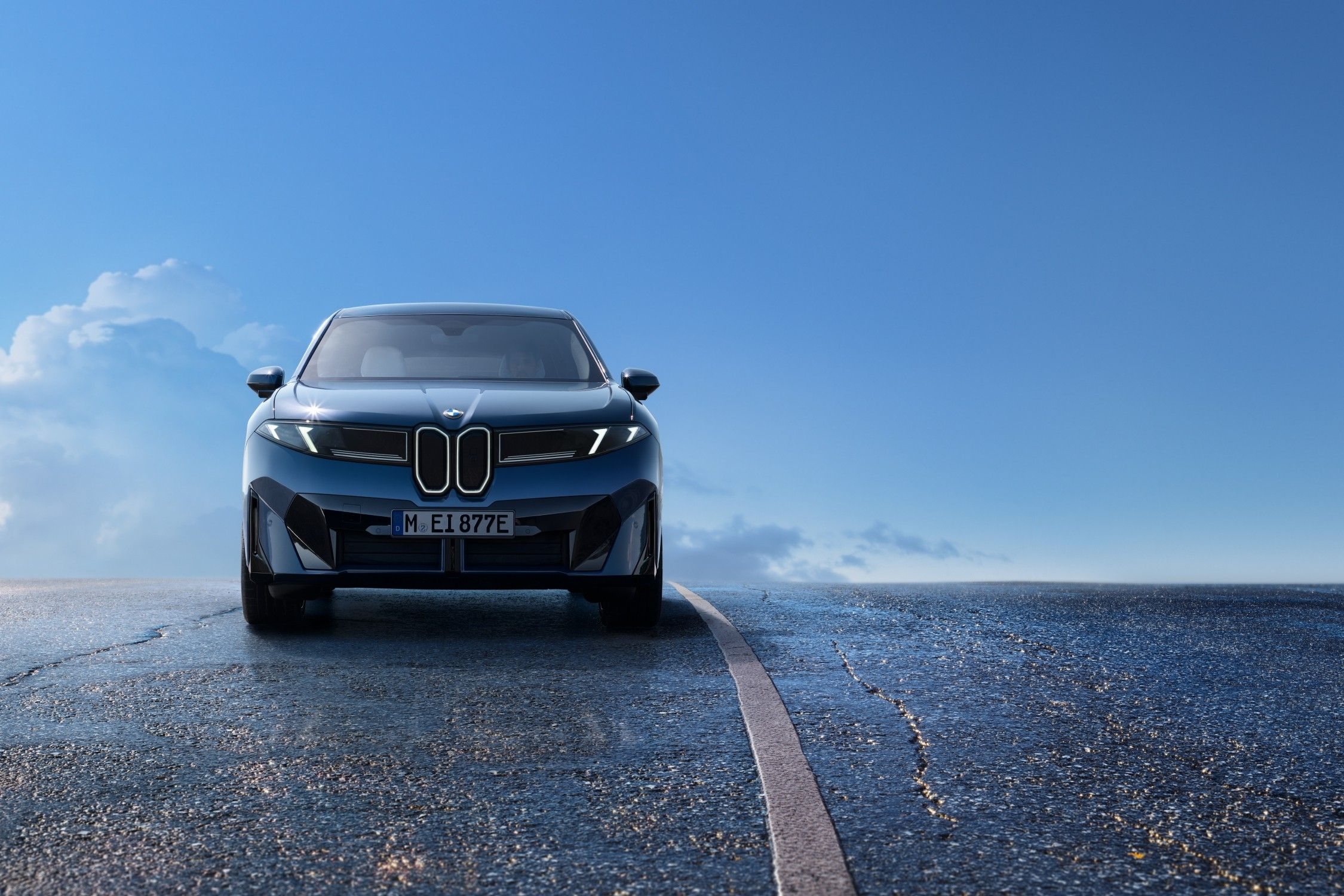 이 BMW 모델은 이제 자발적인 연소 측면이 제공됩니다.